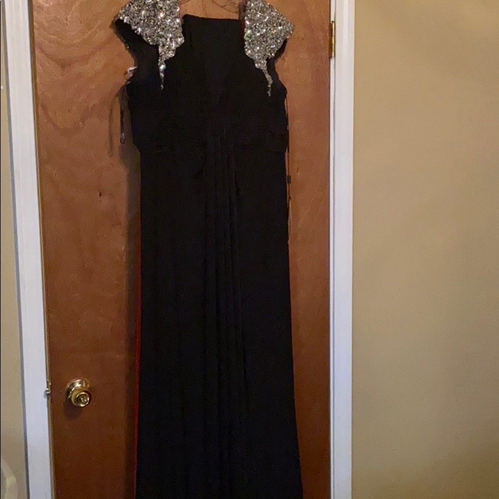 Formal dress sleeveless with scarf